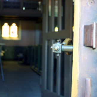 Kirchentüre als Symbol für einen Kircheneintritt