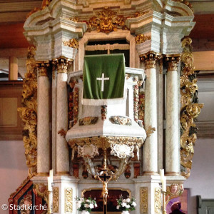 Klassizistischer Altar mit Kanzel nördlich von Asch